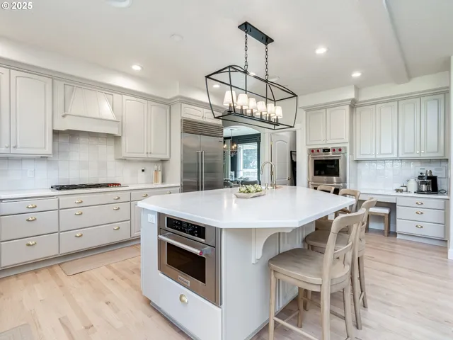 $1,850,000 | 28499 Southeast Sweetbriar Road, Troutdale, OR 97060