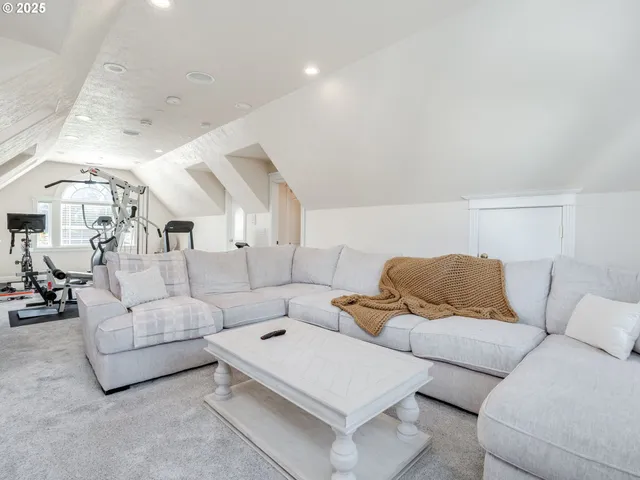 $1,850,000 | 28499 Southeast Sweetbriar Road, Troutdale, OR 97060