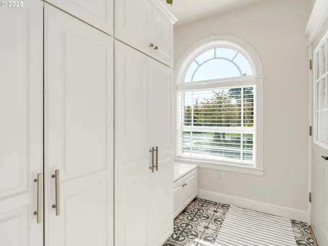 $1,850,000 | 28499 Southeast Sweetbriar Road, Troutdale, OR 97060