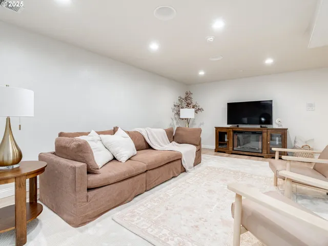 $1,850,000 | 28499 Southeast Sweetbriar Road, Troutdale, OR 97060