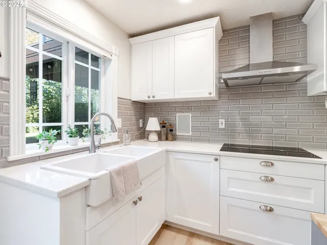 $1,850,000 | 28499 Southeast Sweetbriar Road, Troutdale, OR 97060