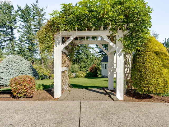 $1,850,000 | 28499 Southeast Sweetbriar Road, Troutdale, OR 97060