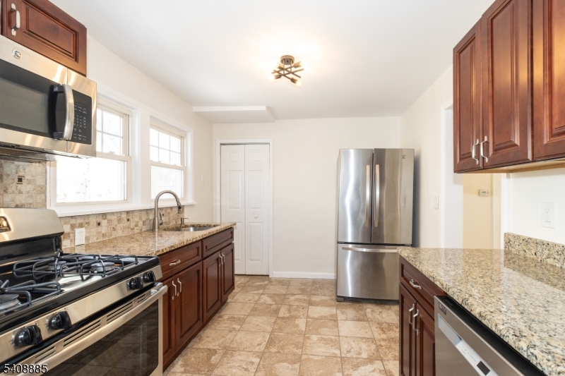 15 Alvin Terrace Springfield, NJ 07081 - Photo 5 of 13