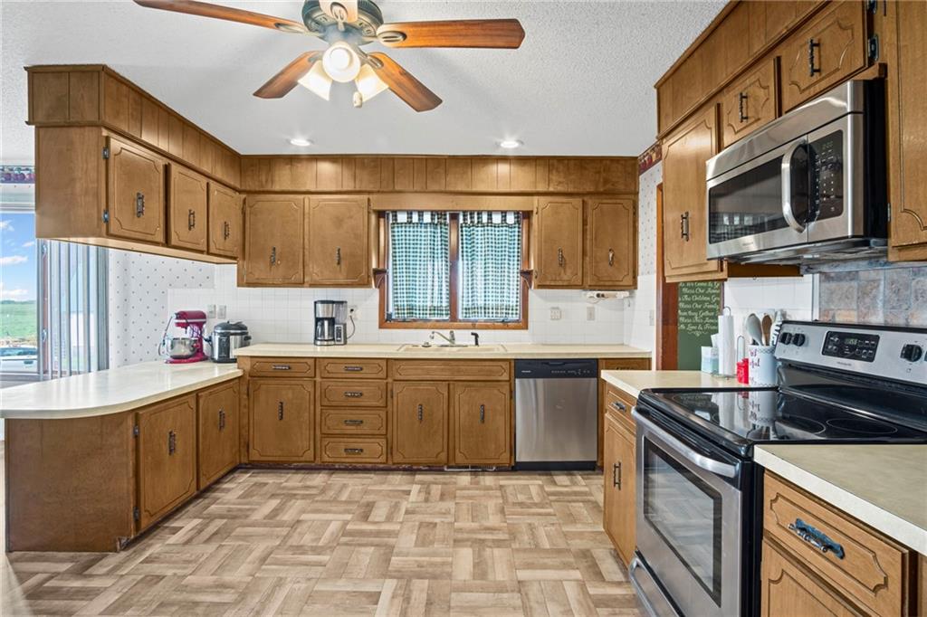 4232 Haskell Road Effingham, KS 66023 - Photo 8 of 33