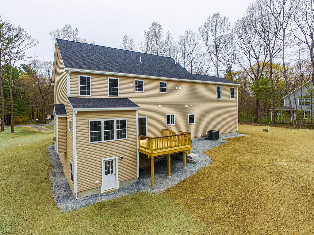 513 Hilltop Road Lancaster, MA 01523 - Photo 4 of 42 Gallery Image 4