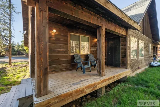 $890,000 | 3770 Arctic Fox Drive, Island Park, ID 83429