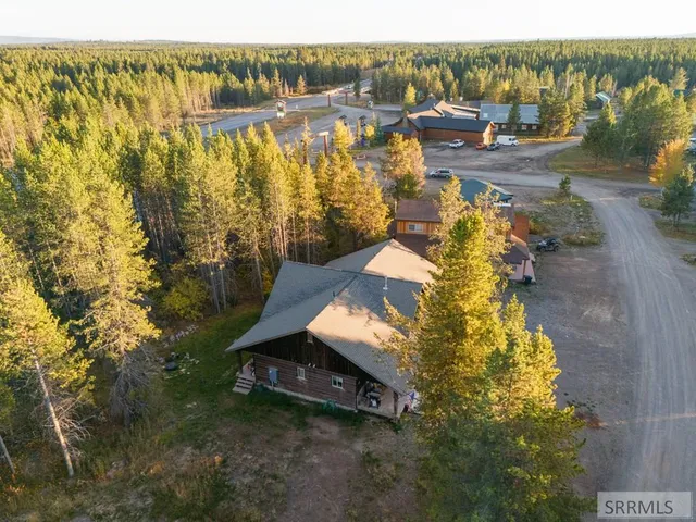 $890,000 | 3770 Arctic Fox Drive, Island Park, ID 83429