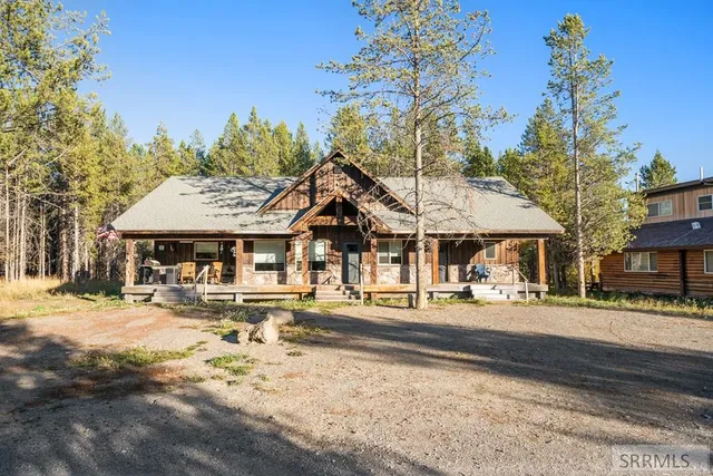 $890,000 | 3770 Arctic Fox Drive, Island Park, ID 83429