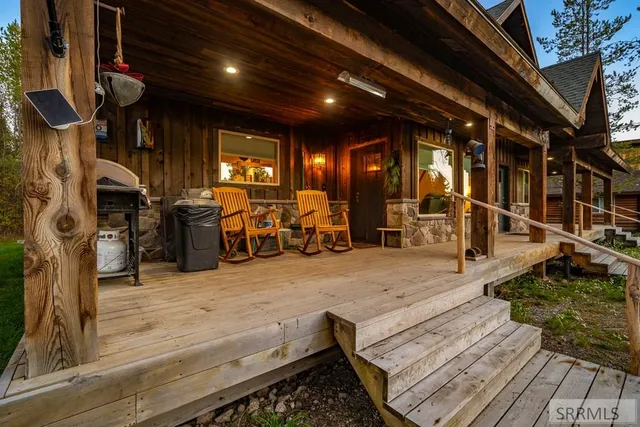 $890,000 | 3770 Arctic Fox Drive, Island Park, ID 83429