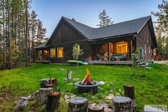 $890,000 | 3770 Arctic Fox Drive, Island Park, ID 83429