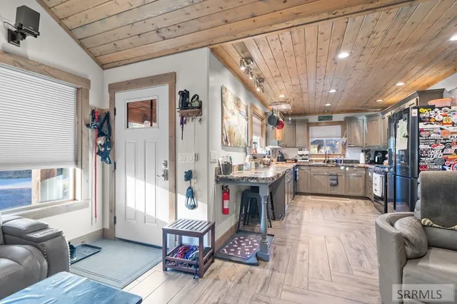 $890,000 | 3770 Arctic Fox Drive, Island Park, ID 83429