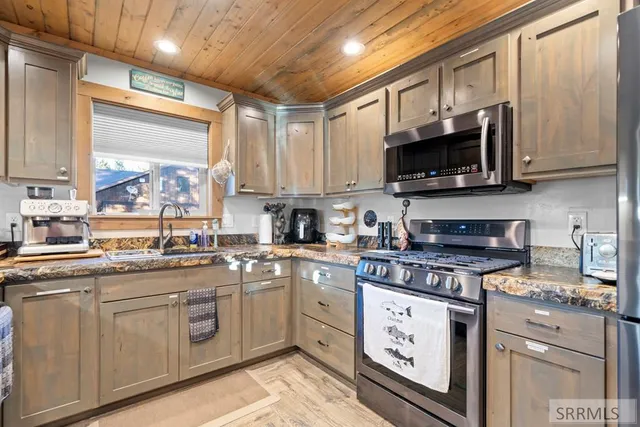 $890,000 | 3770 Arctic Fox Drive, Island Park, ID 83429