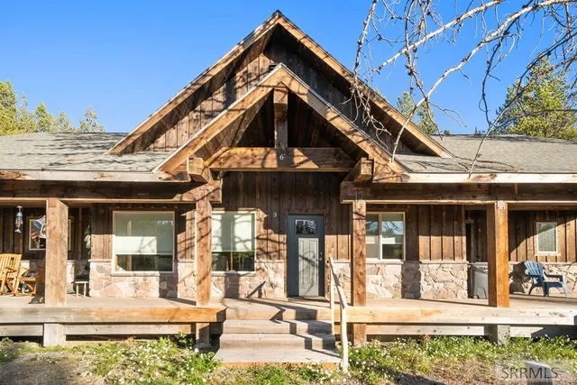 $890,000 | 3770 Arctic Fox Drive, Island Park, ID 83429