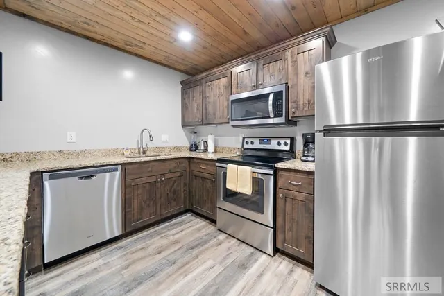 $890,000 | 3770 Arctic Fox Drive, Island Park, ID 83429