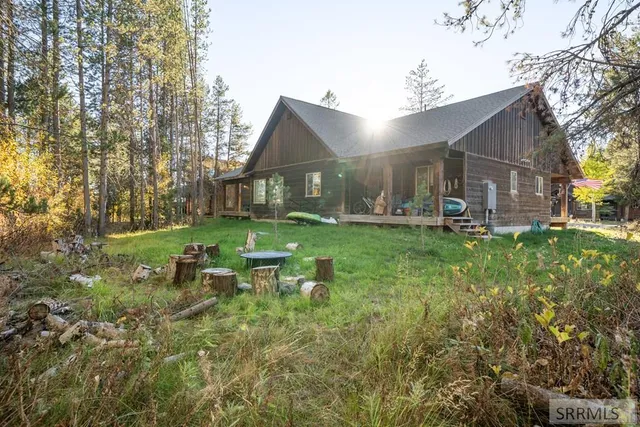 $890,000 | 3770 Arctic Fox Drive, Island Park, ID 83429