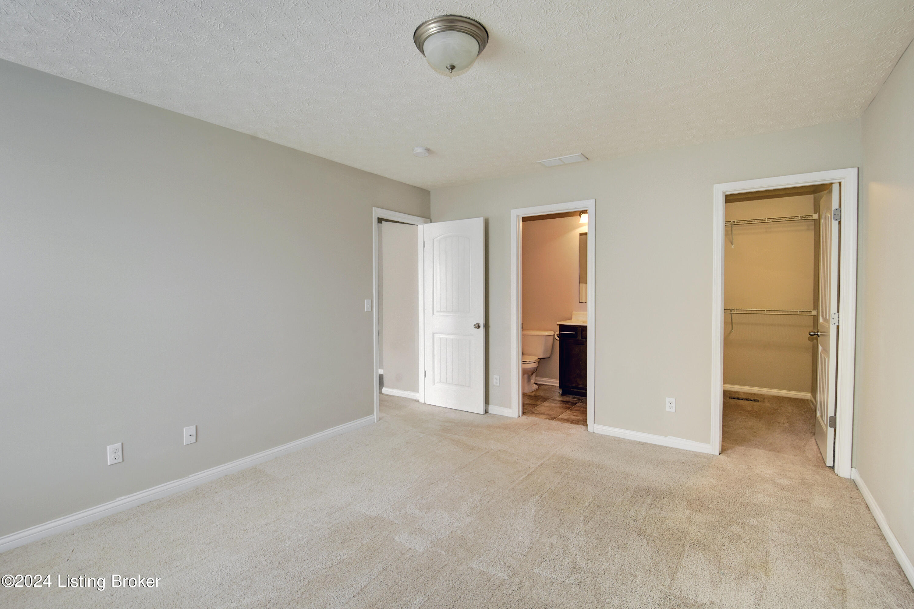 9554 Brooks Bend Road Louisville, KY 40258 - Photo 17 of 37 Bath & Closet Conveniently Located