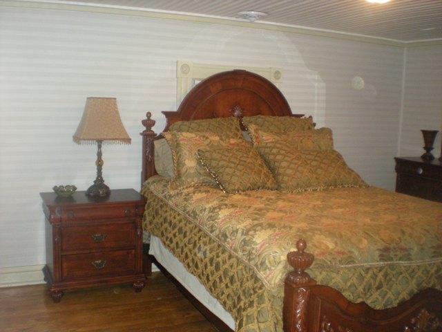 1049 Shady Run Road Vinton, VA 24179 - Photo 13 of 21 3rd bedroom with walk in closet/2 window