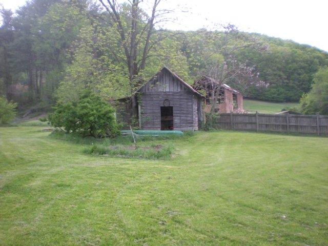 1049 Shady Run Road Vinton, VA 24179 - Photo 5 of 21 old barn for chickens/corn crib
