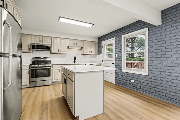 $379,900 | 6607 163rd Place, Tinley Park, IL 60477