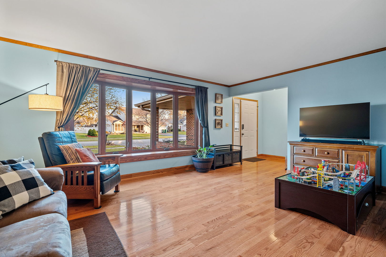 16528 Edgewood Road Plainfield, IL 60586 - Photo 3 of 29 Gallery Image 3