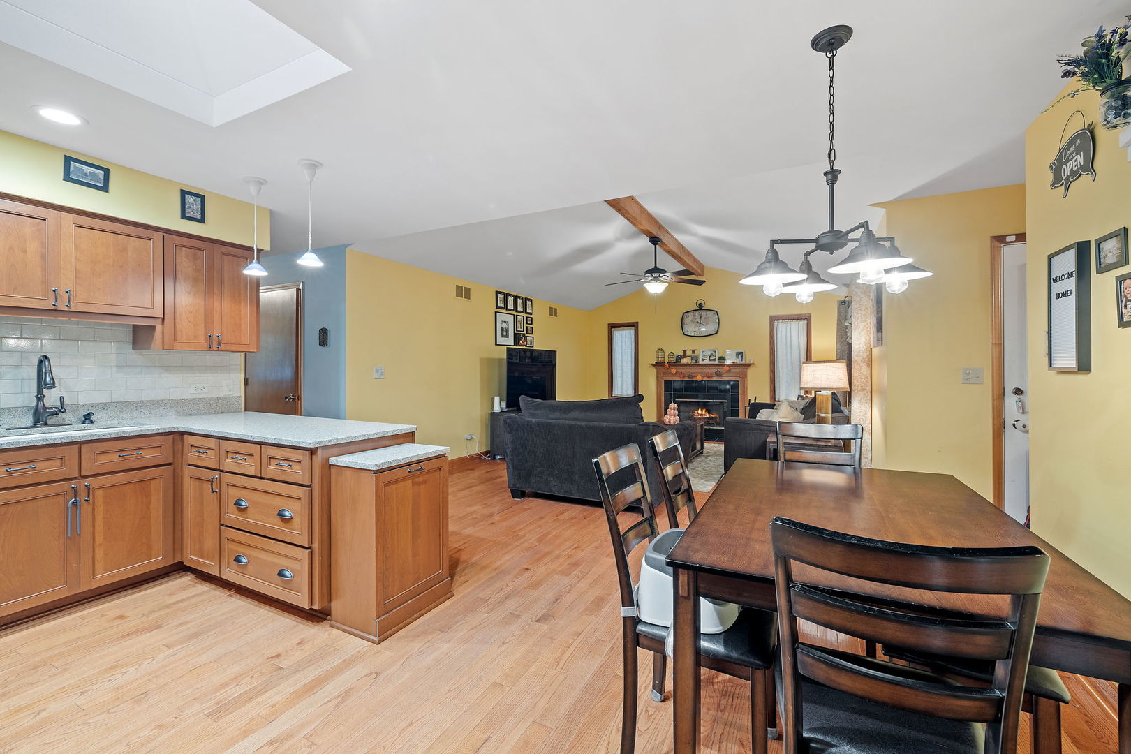 16528 Edgewood Road Plainfield, IL 60586 - Photo 5 of 29 Gallery Image 5