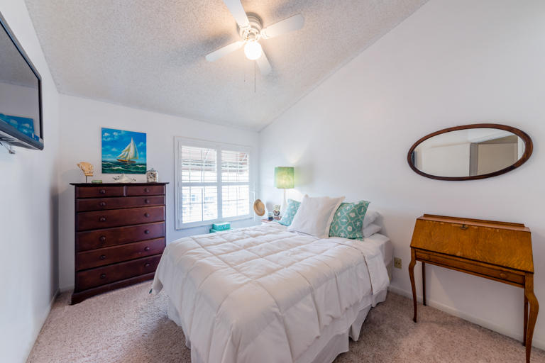 5290 Sapphire Valley Boca Raton, FL 33431 - Photo 12 of 16 5290 Sapphire Vly Guest Bed 2