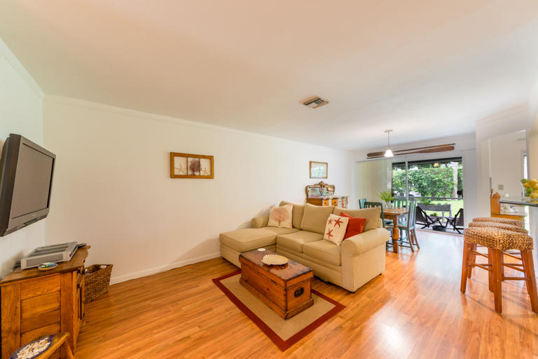 5290 Sapphire Valley Boca Raton, FL 33431 - Photo 4 of 16 5290 Sapphire Vly Living