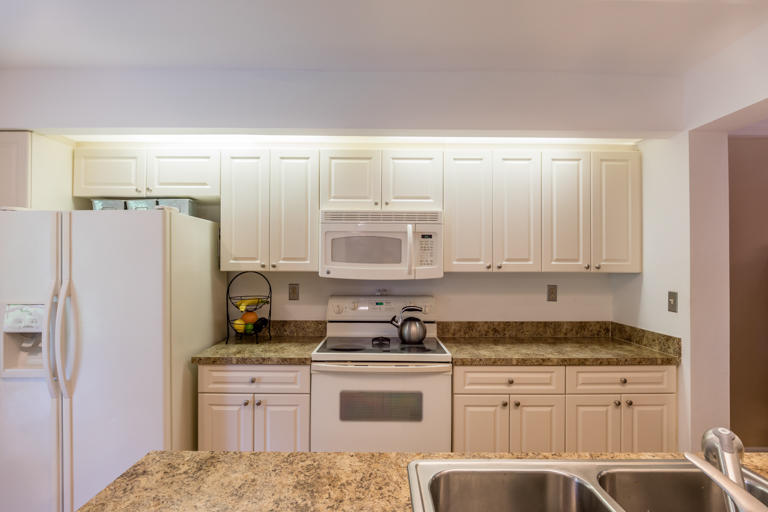 5290 Sapphire Valley Boca Raton, FL 33431 - Photo 7 of 16 5290 Sapphire Vly Kitchen 1