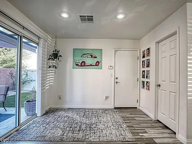 $2,350 | 6080 St Petersburg Drive, Las Vegas, NV 89142