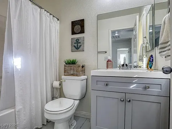$2,350 | 6080 St Petersburg Drive, Las Vegas, NV 89142
