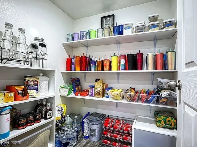 $2,350 | 6080 St Petersburg Drive, Las Vegas, NV 89142