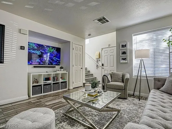 $2,350 | 6080 St Petersburg Drive, Las Vegas, NV 89142