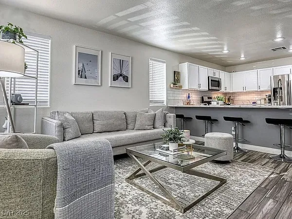 $2,350 | 6080 St Petersburg Drive, Las Vegas, NV 89142