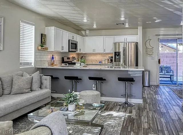 $2,350 | 6080 St Petersburg Drive, Las Vegas, NV 89142