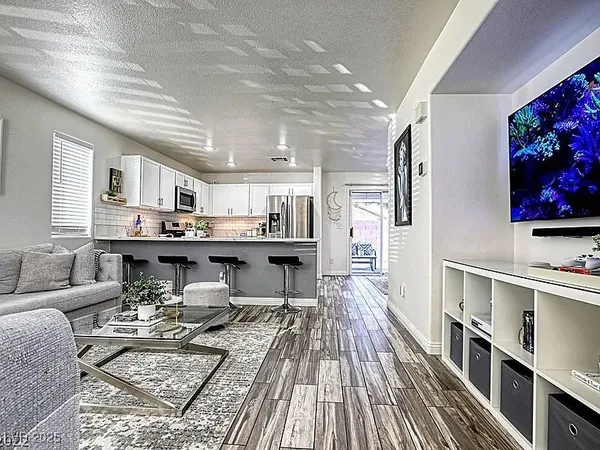 $2,350 | 6080 St Petersburg Drive, Las Vegas, NV 89142