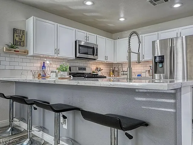 $2,350 | 6080 St Petersburg Drive, Las Vegas, NV 89142