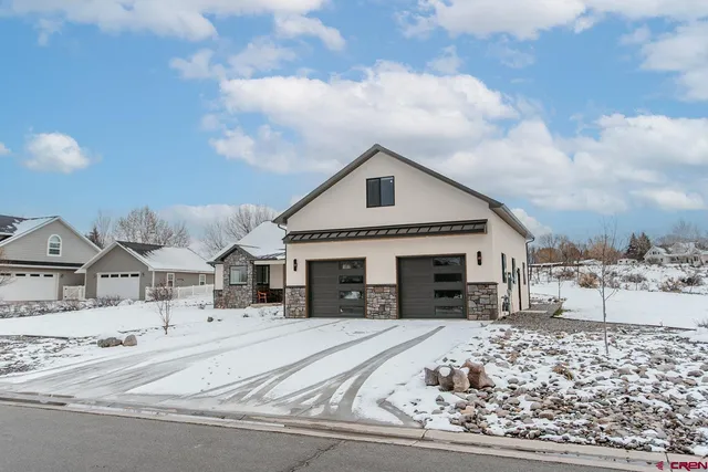 a view of roof with wooden deck