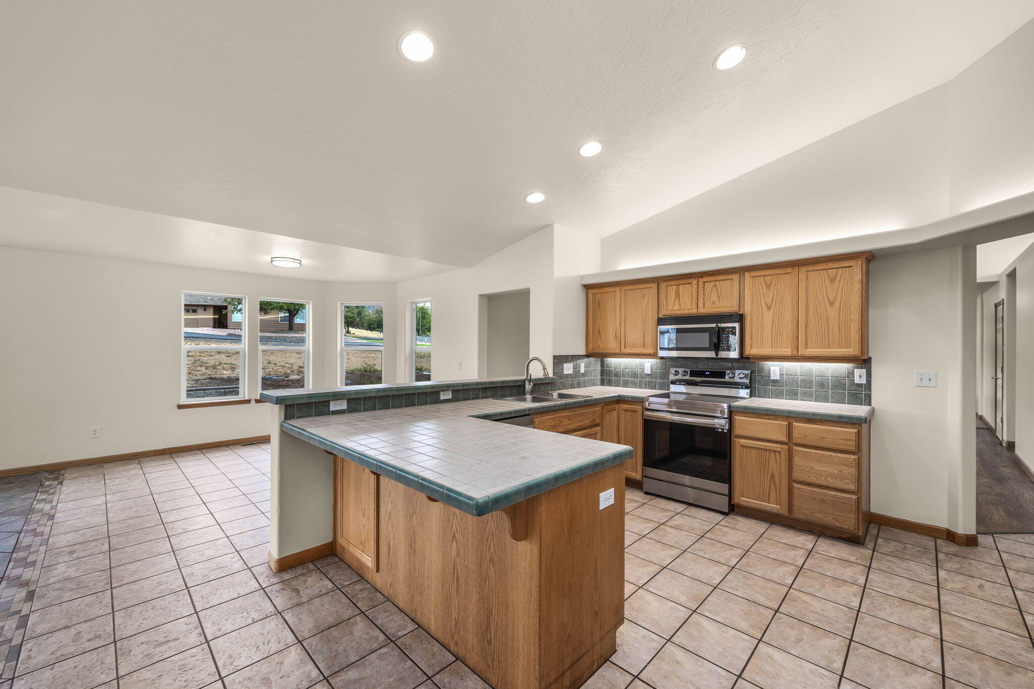 3206 Northeast Yellowpine Road Prineville, OR 97754 - Photo 12 of 38 2023_08_31_3206_ne_yellowpine_rd_pv-15