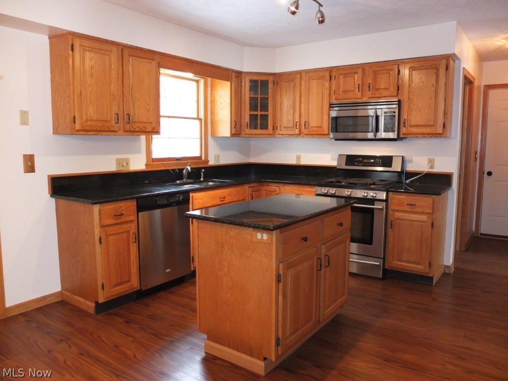 6301 Andalor Street Northwest Canton, OH 44708 - Photo 4 of 24 Fully applianced kitchen with granite countertops.