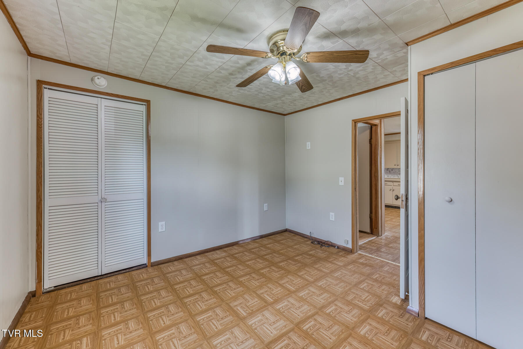 945 North Elm Avenue Erwin, TN 37650 - Photo 11 of 46 945 N Elm Ave-11