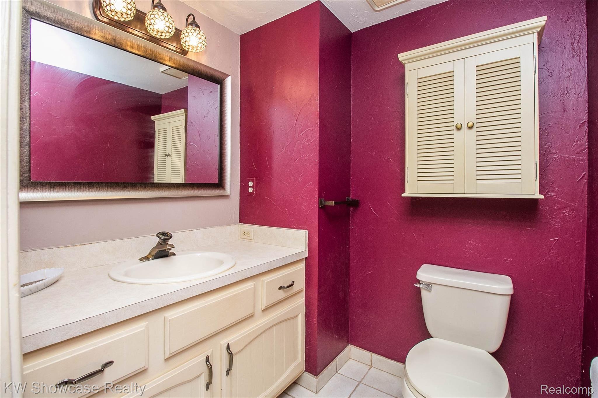3656 Old Creek Road, Unit 134 Troy, MI 48084 - Photo 19 of 39 first-floor powder room