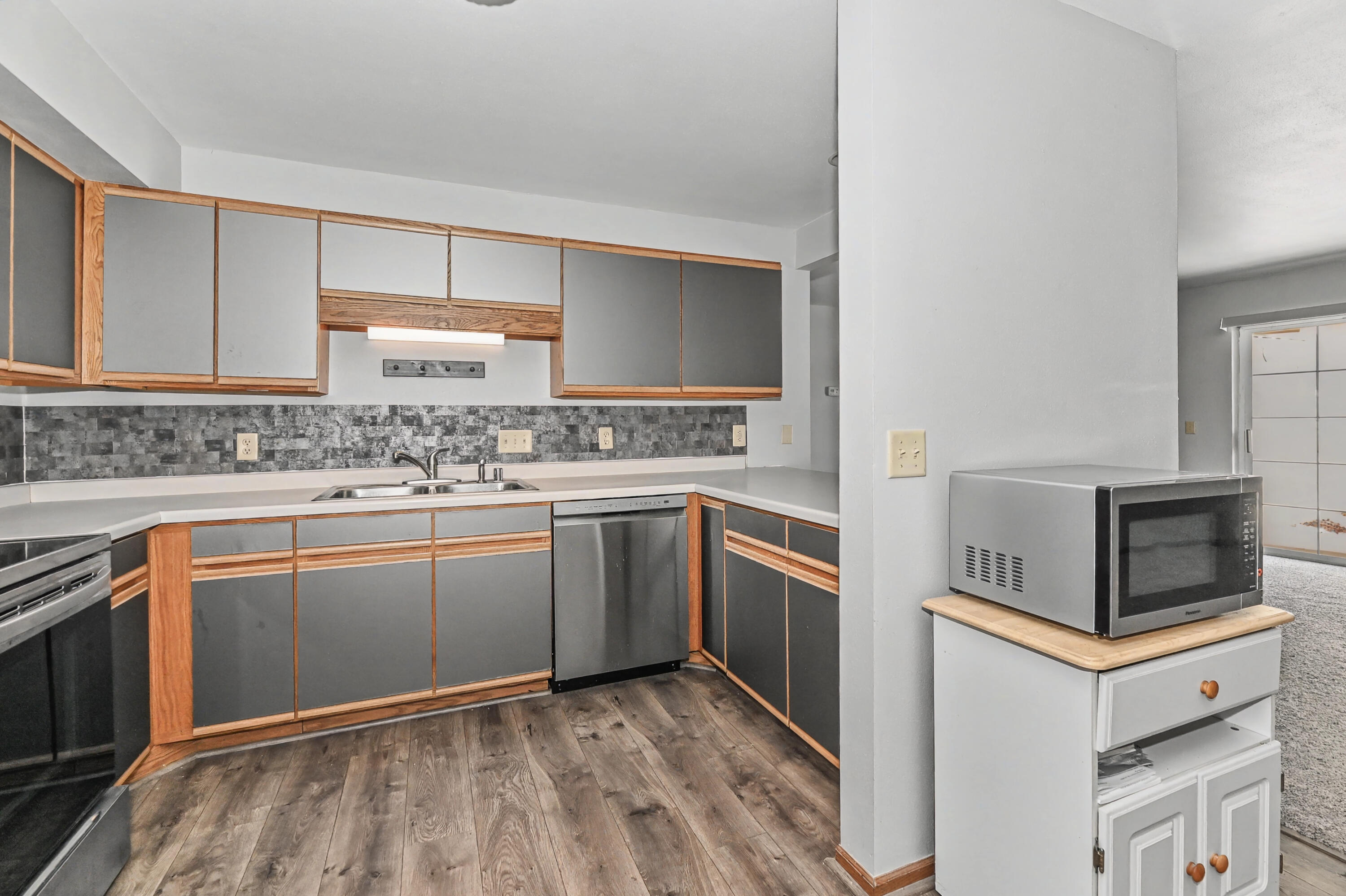 W196S8322 Providence Way Muskego, WI 53150 - Photo 7 of 14 Refreshed Cabinets