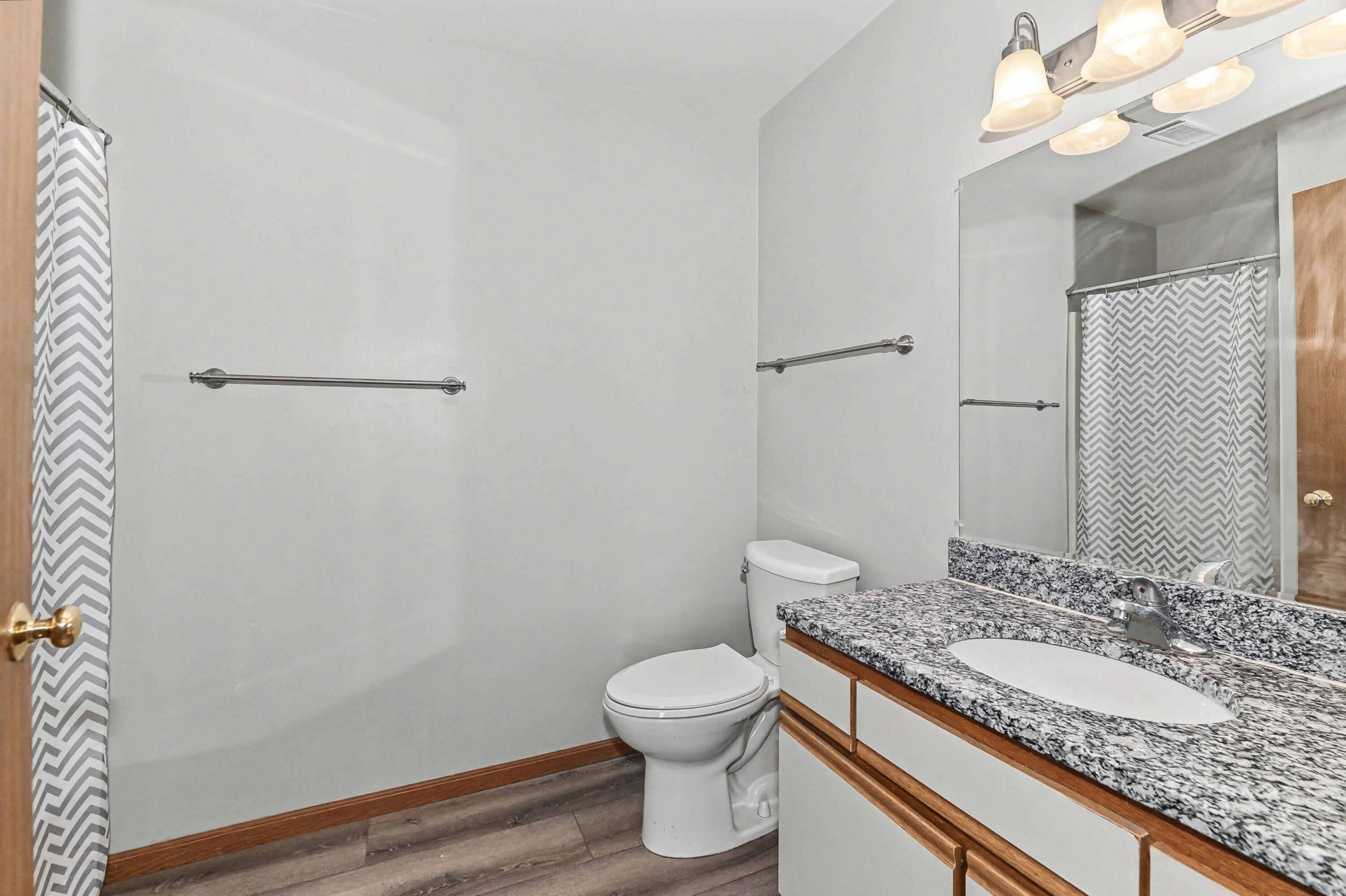 W196S8322 Providence Way Muskego, WI 53150 - Photo 8 of 14 Main bathroom