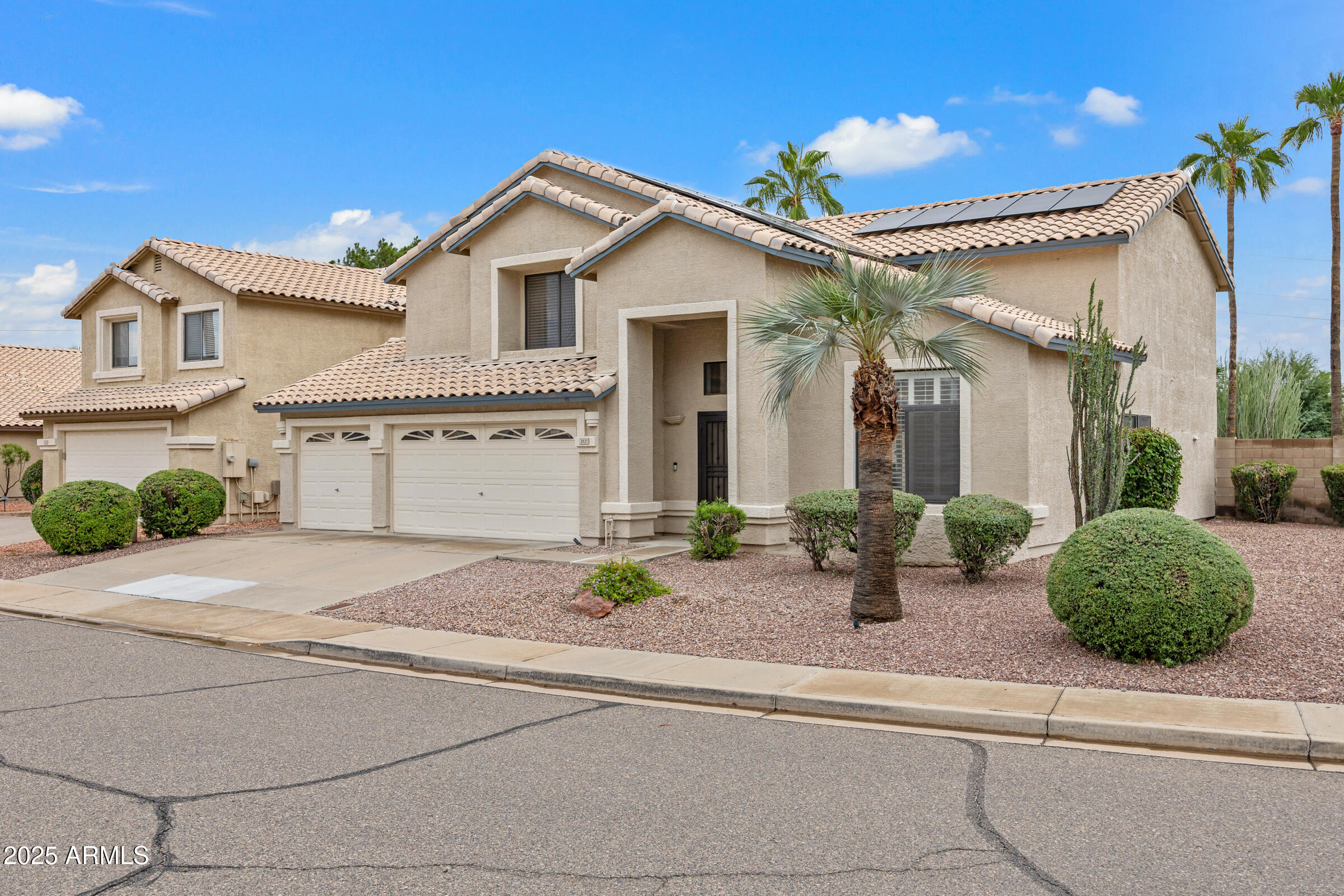 2027 East Parkside Lane Phoenix, AZ 85024 - Photo 13 of 43 a front view of a house with garden