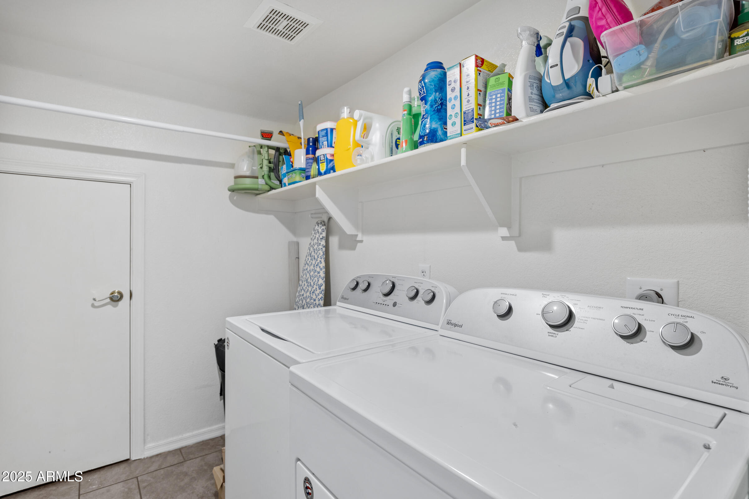 2027 East Parkside Lane Phoenix, AZ 85024 - Photo 37 of 43 a utility room with dryer and washer