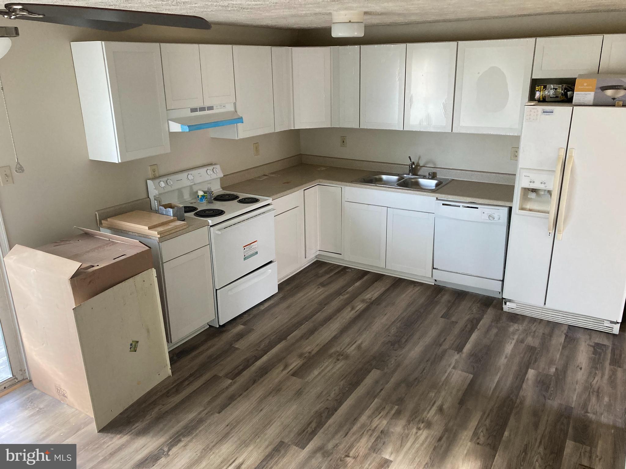 121 Cove Point Road Lusby, MD 20657 - Photo 7 of 22 Fully equipped kitchen