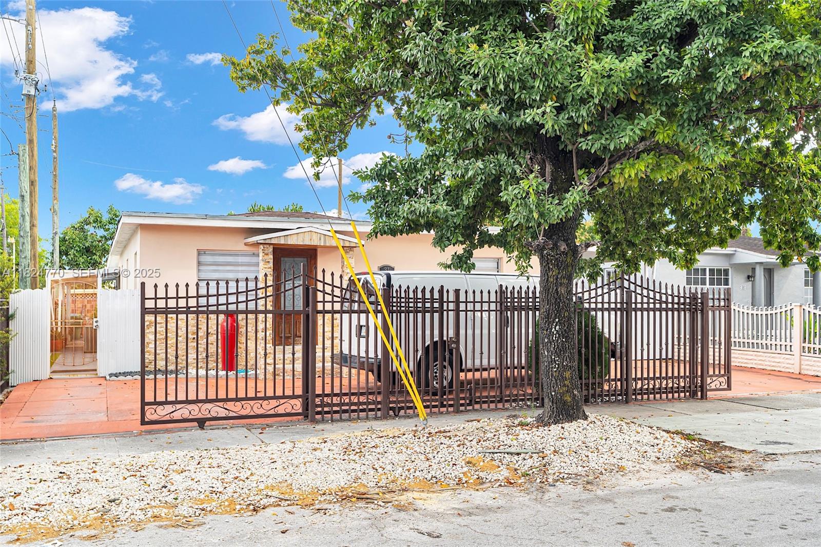 a view of a entrance gate of the house and tree