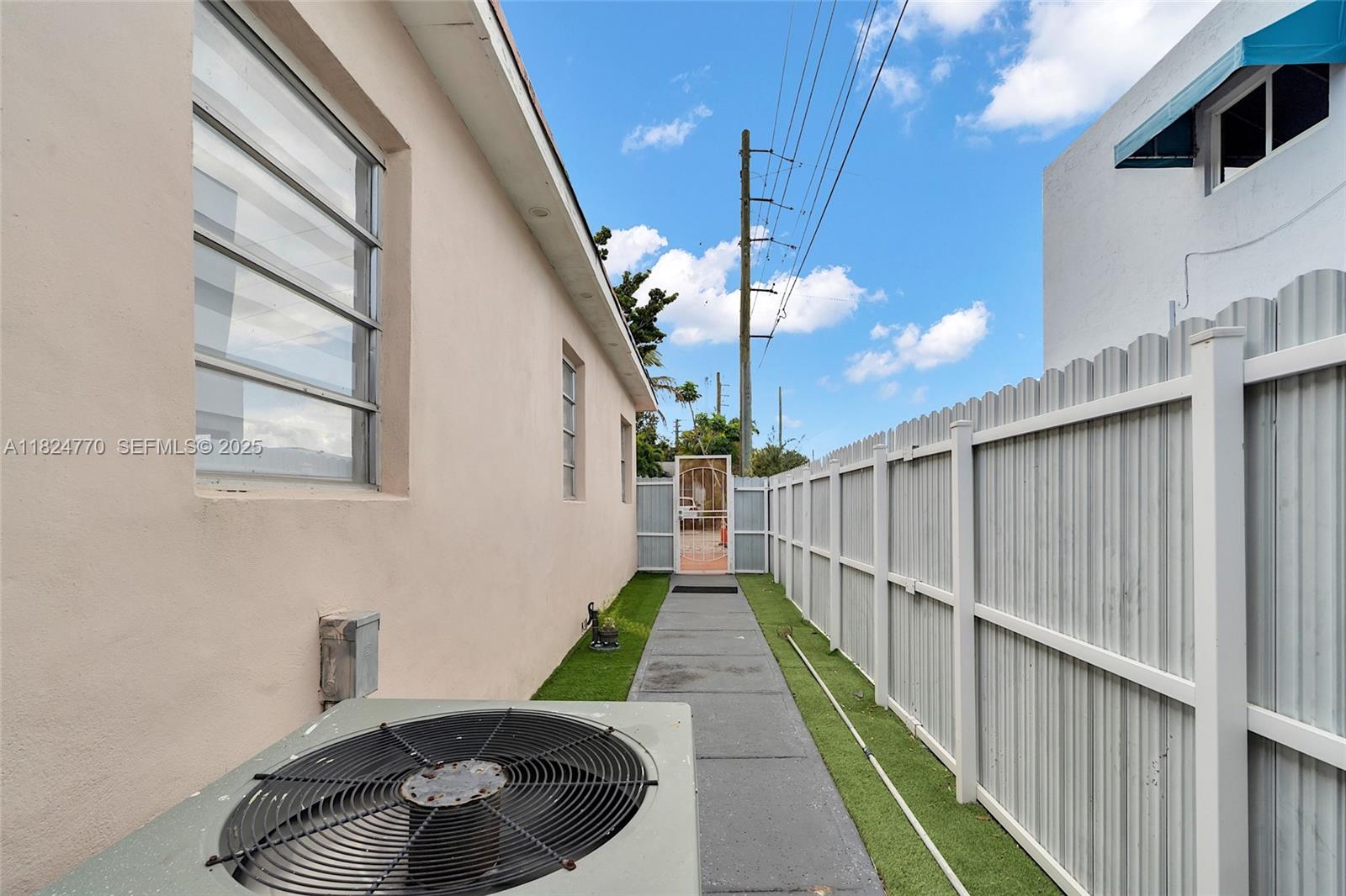 31 Southwest 58th Court Miami, FL 33144 - Photo 23 of 41