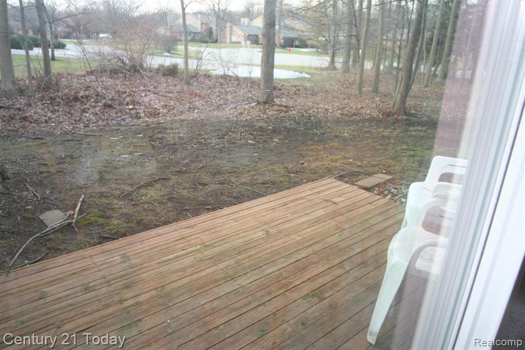 1582 Streamwood Court, Unit 5 Rochester, MI 48307 - Photo 16 of 18 REAR YARD