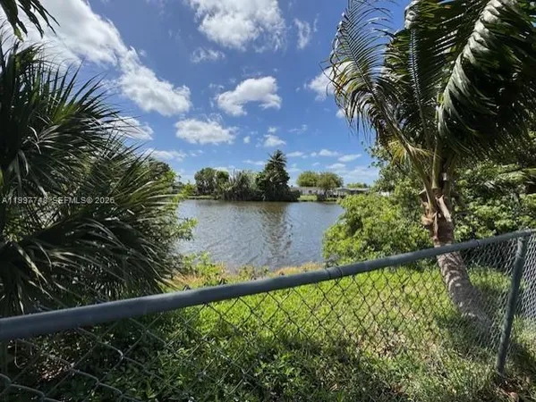$2,700 | 6390 Kimberly Boulevard, Unit 6390, North Lauderdale, FL 33068